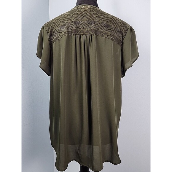 Lily White Womens Flutter Sleeve Lace Top Olive Blouse XL Low High Hem - Picture 6 of 9